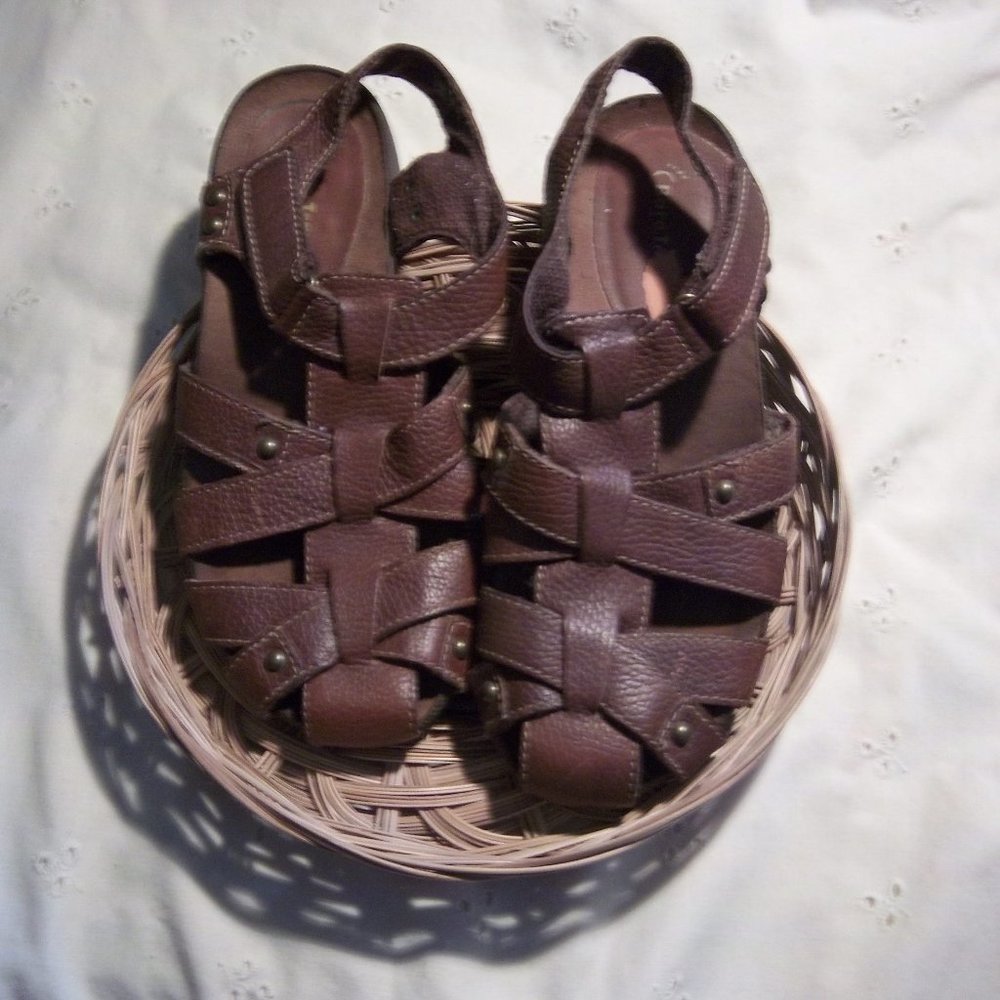 8.5M ~ BareTraps Leather Women’s Fisherman Sandals